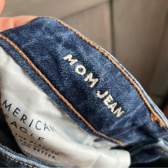 American Eagle Mom Jeans Classic Blue Size 10R - Picture 6 of 7
